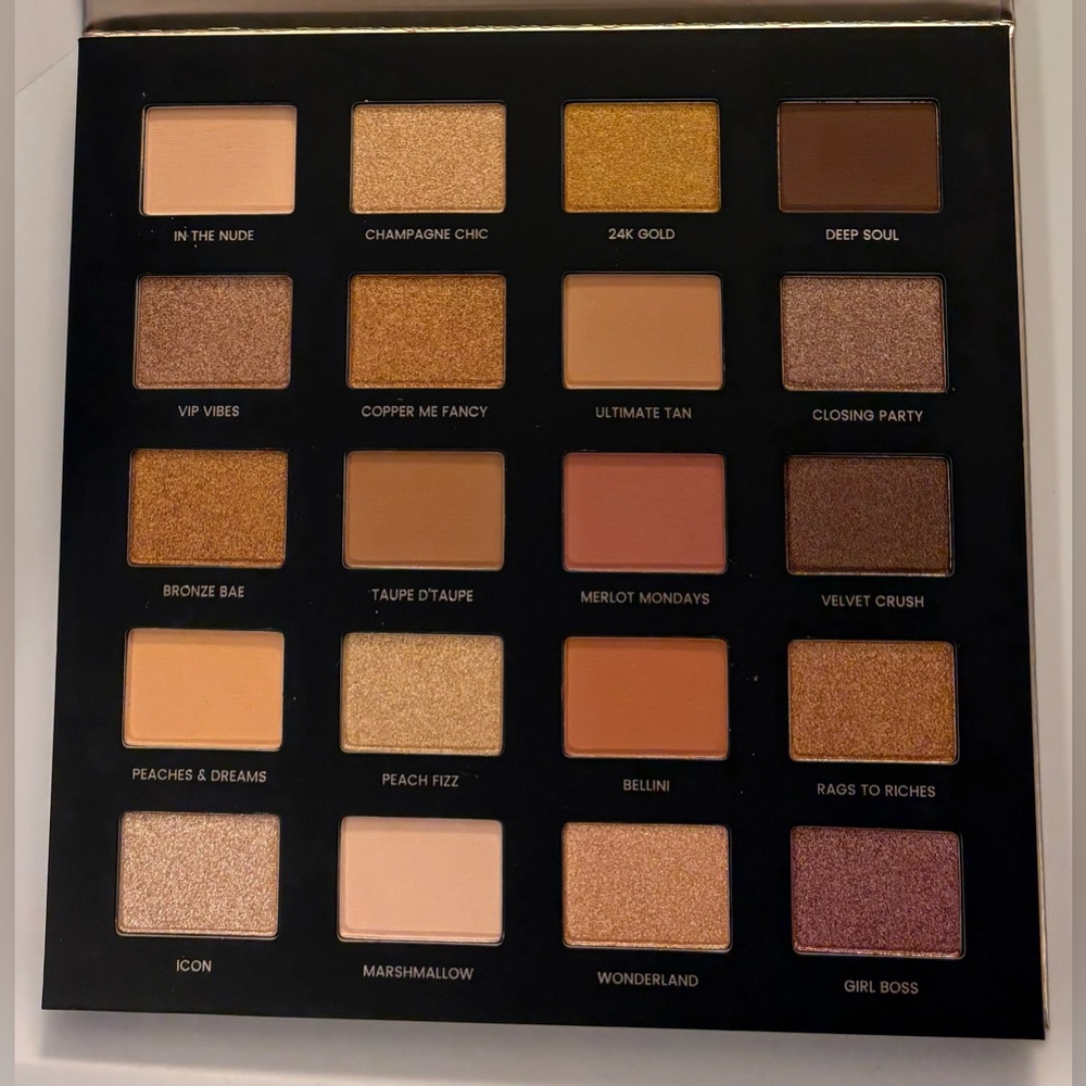 ✨✨Iconic London Day To Slay Eyeshadow Palette✨✨